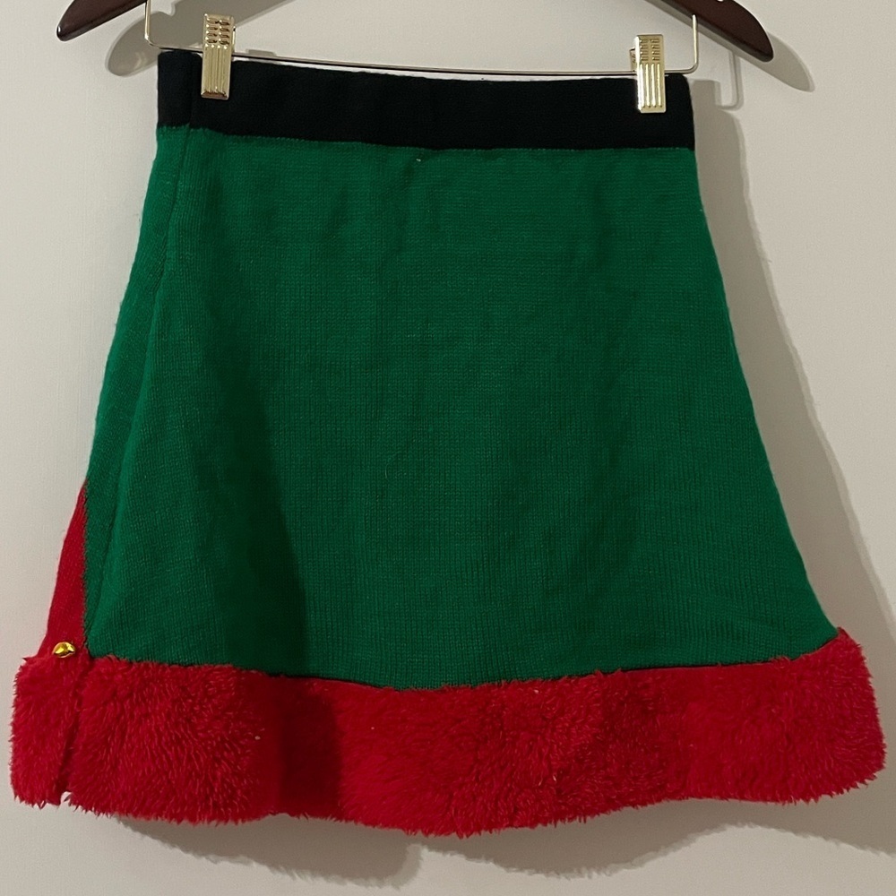 No Boundaries Festive Elf Knit Skirt with Jingle Bells & Faux Fur Size M(7-9) - Picture 3 of 8